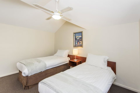 Subiaco Village 30 - Foster Accommodation 23