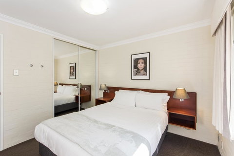 Subiaco Village 30 - Foster Accommodation 12