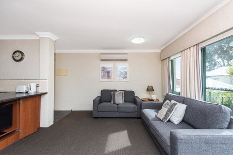 Subiaco Village 20 - Foster Accommodation 4