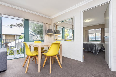 Subiaco Village 20 - Foster Accommodation 3
