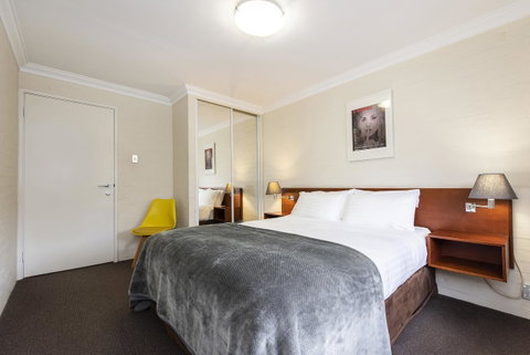 Subiaco Village 20 - Foster Accommodation 12