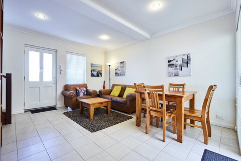Fremantle Townhouse U/5 - Foster Accommodation 4