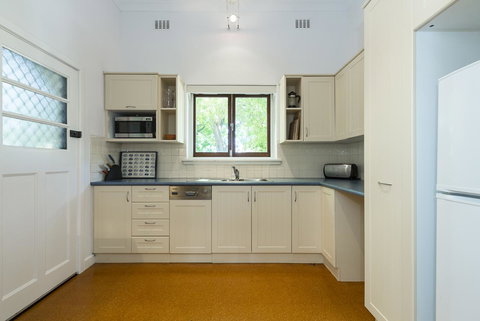 Cottesloe Bel-Air Apartment - Foster Accommodation 13