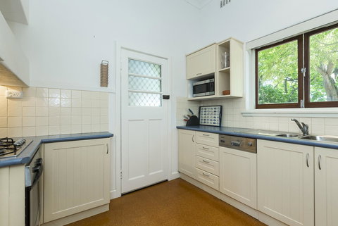 Cottesloe Bel-Air Apartment - Foster Accommodation 12