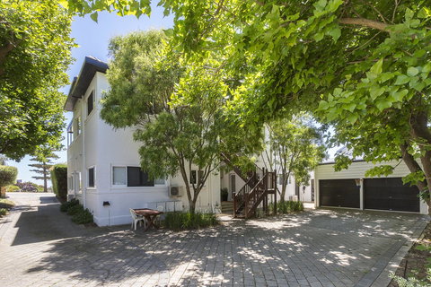 Cottesloe Bel-Air Apartment - Foster Accommodation 15