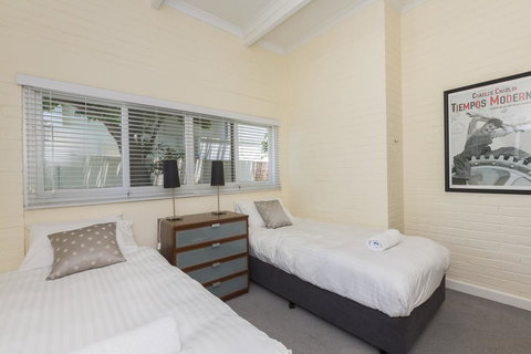 Cottesloe Bel-Air Apartment - Foster Accommodation 9