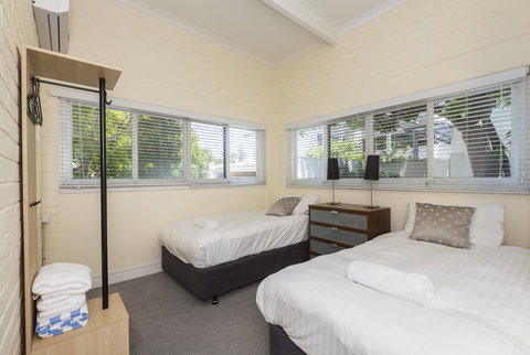 Cottesloe Bel-Air Apartment - Foster Accommodation 8
