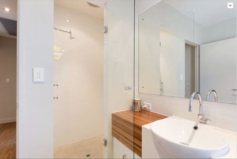 Adele's Luxury South Beach Apartment With King Bed - Foster Accommodation 16