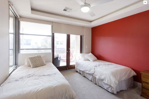 Adele's Luxury South Beach Apartment With King Bed - Foster Accommodation 7
