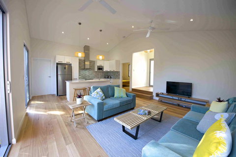 Sunny Blinco Street House - Foster Accommodation 2