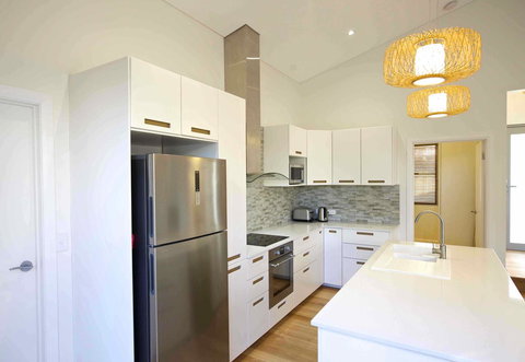 Sunny Blinco Street House - Foster Accommodation 5