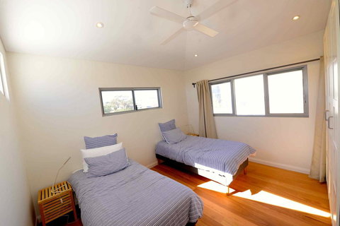 Sunny Blinco Street House - Foster Accommodation 10