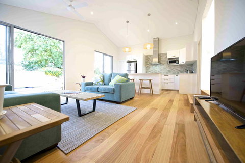 Sunny Blinco Street House - Foster Accommodation 1