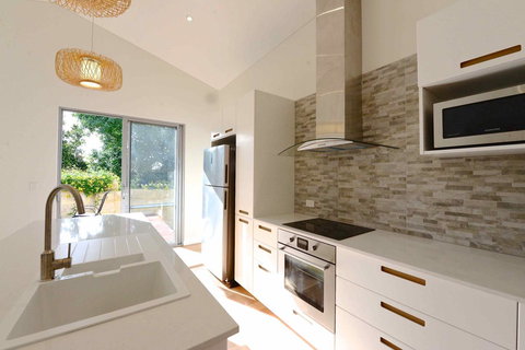 Sunny Blinco Street House - Foster Accommodation 3