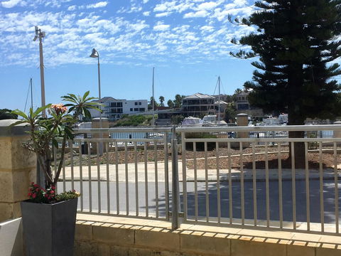 Studio Style Mindarie Marina - Foster Accommodation 1