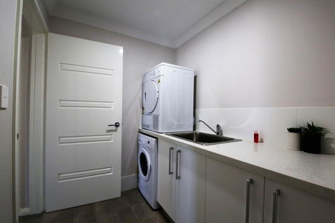 Studio Style Mindarie Marina - Foster Accommodation 8
