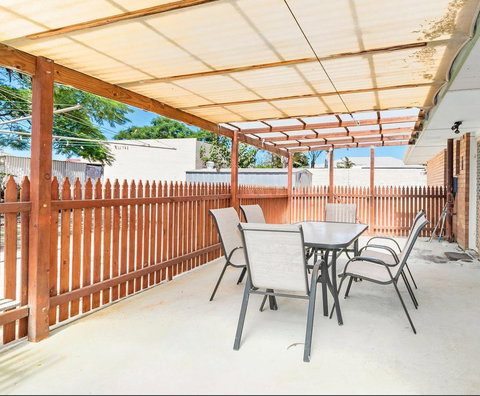 The Bluff Point - Foster Accommodation 2