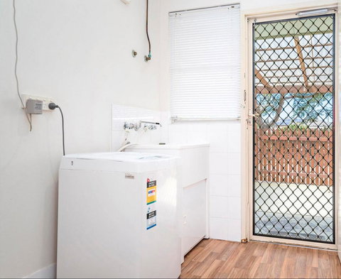 The Bluff Point - Foster Accommodation 9