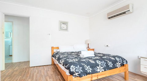 The Bluff Point - Foster Accommodation 6