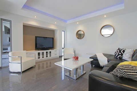 Ambar Villa Between City And Freo - Foster Accommodation 2
