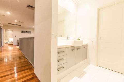Ambar Villa Between City And Freo - Foster Accommodation 18