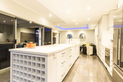 Ambar Villa Between City And Freo - Foster Accommodation 11