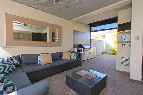 Ambar Villa Between City And Freo - Foster Accommodation 1