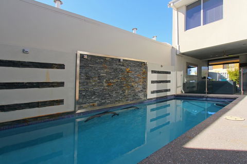 Ambar Villa Between City And Freo - Foster Accommodation 3