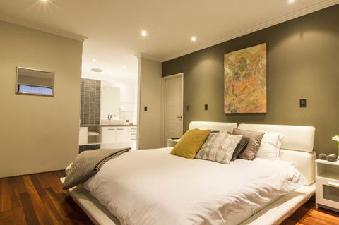 Ambar Villa Between City And Freo - Foster Accommodation 24