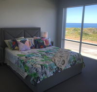 Beach House at SeaScapes.. - Foster Accommodation