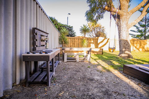 The Bothy Lancelin Family Retreat - Foster Accommodation 10