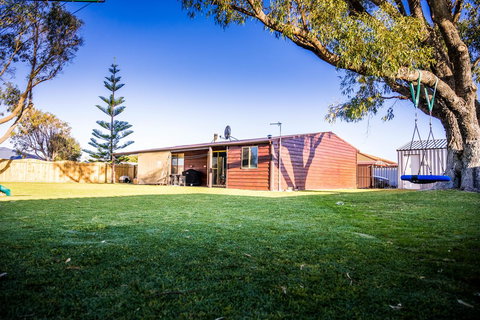 The Bothy Lancelin Family Retreat - Foster Accommodation 1
