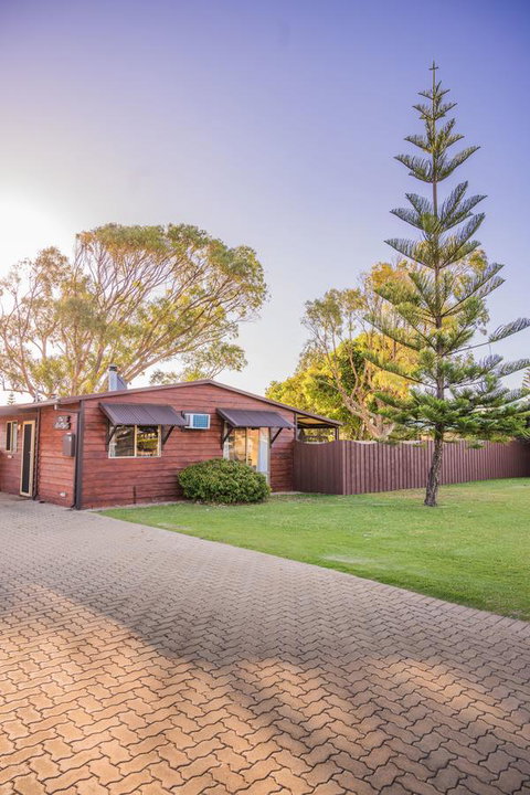 The Bothy Lancelin Family Retreat - Foster Accommodation 11