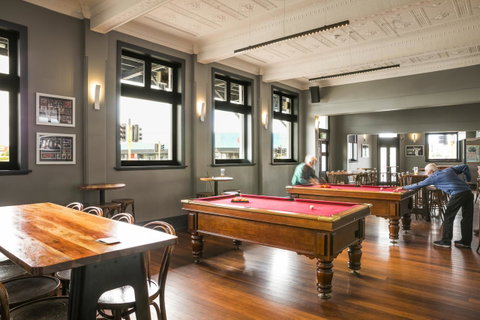 Nightcap At The Ship Inn - Foster Accommodation 6