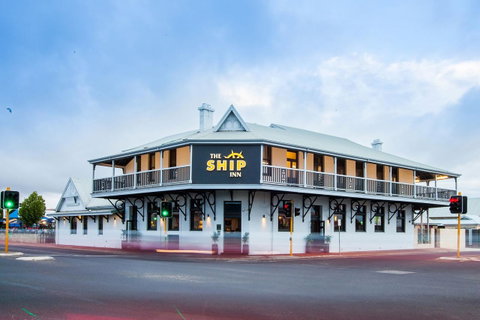 Nightcap At The Ship Inn - Foster Accommodation 4