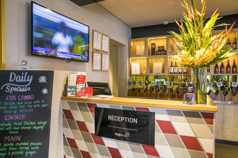 Nightcap At The Ship Inn - Foster Accommodation 12