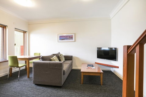 Nightcap At The Ship Inn - Foster Accommodation 28
