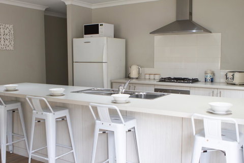 The Beach House - Foster Accommodation 11