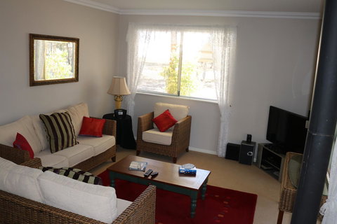 Kendenup Cottages And Lodge - Foster Accommodation 11