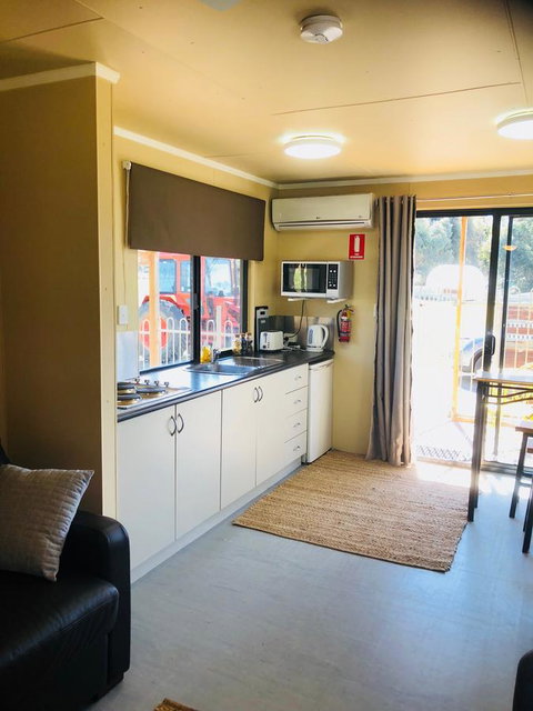 Kendenup Cottages And Lodge - Foster Accommodation 9