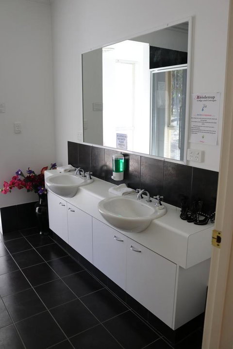 Kendenup Cottages And Lodge - Foster Accommodation 18