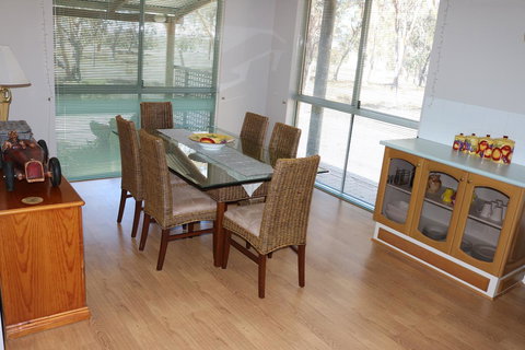 Kendenup Cottages And Lodge - Foster Accommodation 10