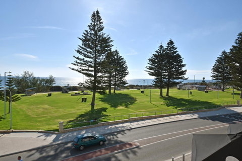 Mullaloo Beach Hotels & Apartments - Foster Accommodation 1