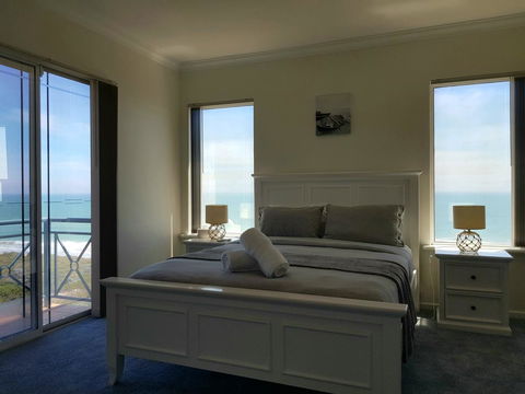 Caravel Beach House Mandurah - Foster Accommodation 12
