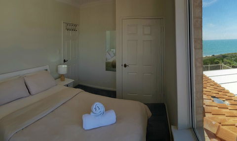 Caravel Beach House Mandurah - Foster Accommodation 4