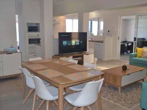 Caravel Beach House Mandurah - Foster Accommodation 22