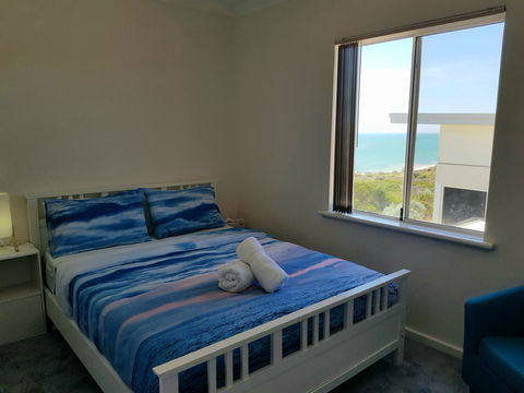 Caravel Beach House Mandurah - Foster Accommodation 3