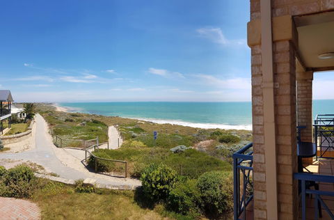 Caravel Beach House Mandurah - Foster Accommodation 2