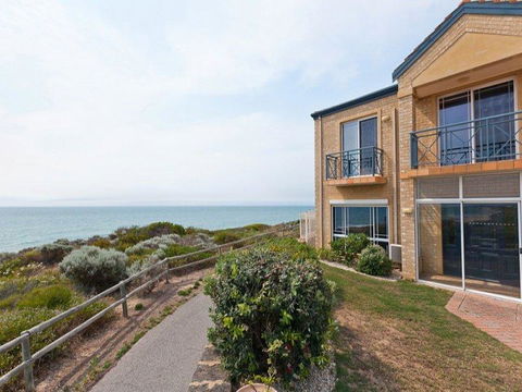 Caravel Beach House Mandurah - Foster Accommodation 0