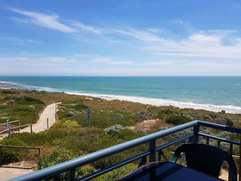 Caravel Beach House Mandurah - Foster Accommodation 8